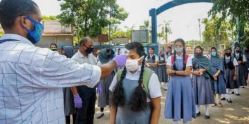 यूपी में खुले 9वीं से 12वीं तक के स्कूल