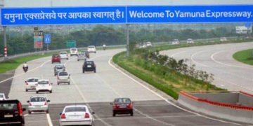 यमुना एक्सप्रेसवे पर दर्दनाक सड़क हादसा, 3 लोगों की मौत, 3 घायल