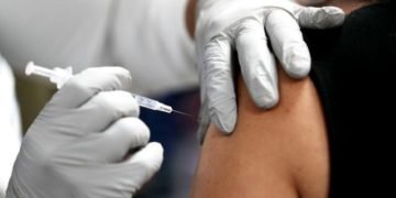 यूपी सरकार – सरकारी और प्राइवेट कर्मचारियों को टीकाकरण के लिए मिलेगी छुट्टी