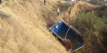 इटावा में डीसीएम पलटने से 11 श्रद्धालुओं की मौत, 41 घायल