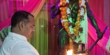 भगवान परशुराम जी की 108 फिट के स्वरूप  प्रतिमा अनावरण वरिष्ठ सपा नेता संतोष पांडे के द्वारा किया गया