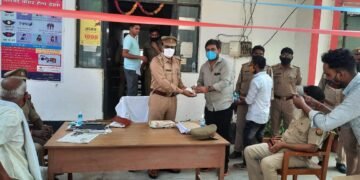 कोरोना वॉरियर्स पुलिसकर्मियों का किया सम्मान