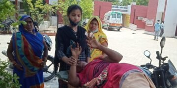 दबंगों ने महिला को बेरहमी से पीटकर किया लहू लुहान