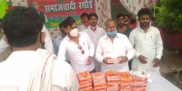 लाकडाउन में रोगियों व तीमारदारों का सहारा बनी समाजवादी रसोंई