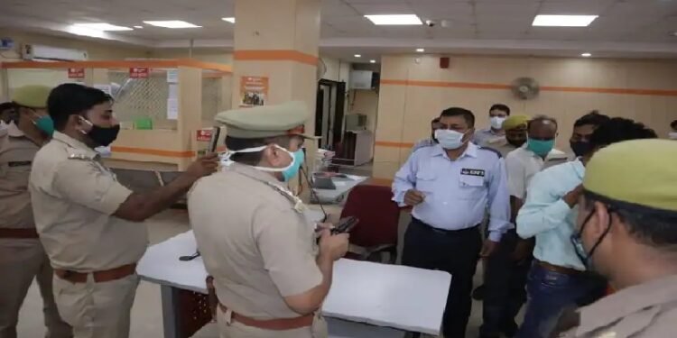 मास्क नहीं लगाने पर गार्ड ने मारी गोली