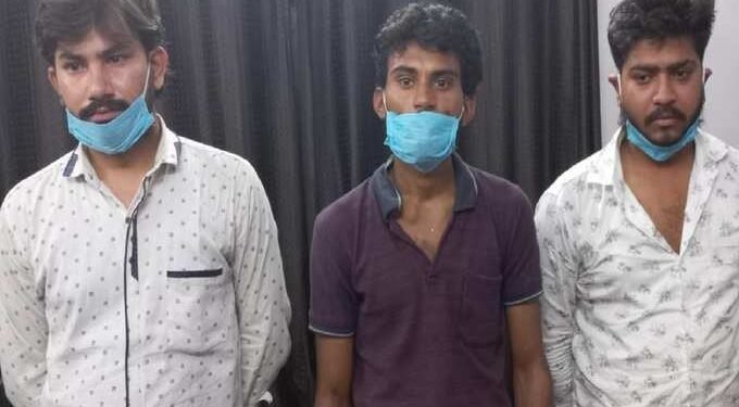 पुलिस की वर्दी में ट्रक वालों से वसूली करते पकड़ा गया विकास दुबे का भांजा