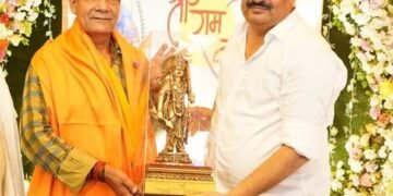 भाजपा प्रदेश उपाध्यक्ष ए के शर्मा व रमापति शास्त्री ने किया दिव्य श्री रामकथा का रसपान