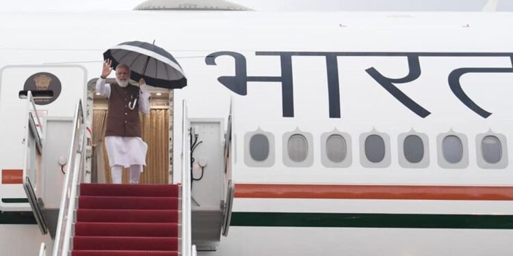 प्रधानमंत्री नरेंद्र मोदी पहुंचे वॉशिंगटन, उपराष्ट्रपति कमला हैरिस से मुलाकात