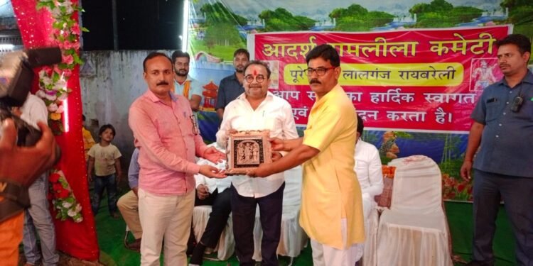श्री परिवार के मुखिया मनोज द्विवेदी ‘दादा श्री’ के द्वारा महा नवमी के अवसर पर विभिन्न कार्यों में की गई शिरकत