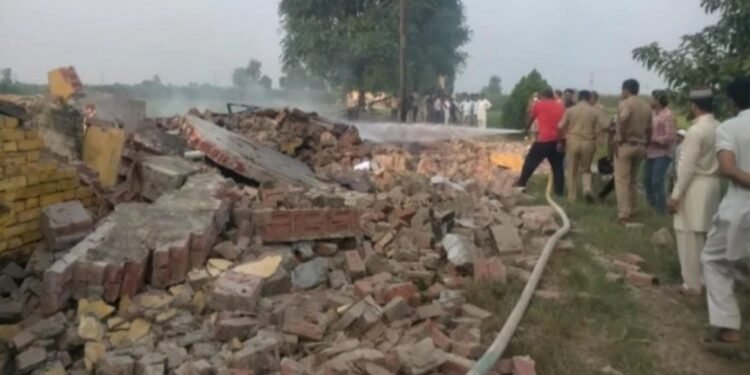 तेज धमाके के साथ अवैध फैक्टरी में धमाका, मलबे से निकाले गए चार लोगों के शव