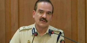 मुंबई के पूर्व पुलिस कमिश्नर परमबीर सिंह भगौड़ा घोषित