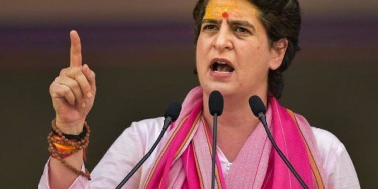 प्रियंका गांधी आज महोबा में भरेंगी हुंकार