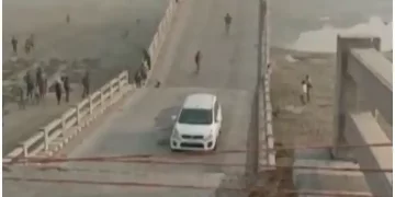 धराशाई हो गया शाहंजहांपुर का कोलाघाट पुल