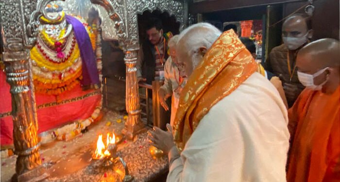 काल भैरव मंदिर में पूजा, क्रूज पर यात्रा, फिर पीएम मोदी ने लगाई गंगा में डुबकी