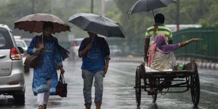 झमाझम बारिश ने बढ़ाई ठंड, यूपी के 34 जिलों में अलर्ट