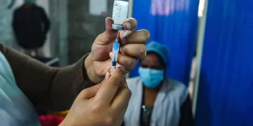 फ्रंटलाइन वर्कर्स को दस सेलगेगी टीके की बस्टर डोज