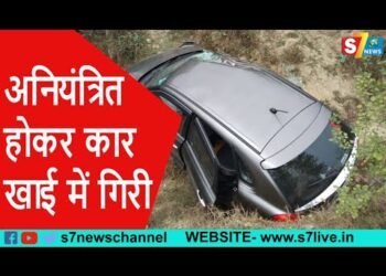 अनियंत्रित होकर कार खाई में गिरी