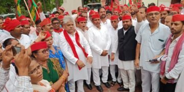 रायबरेली को सूखाग्रस्त घोषित किये जाने को लेकर सपा का प्रदर्शन ज्ञापन