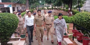 डीएम-एसपी और जिला जज ने किया जिला कारागार का निरीक्षण