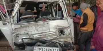 रायबरेली : ट्रैंकर व स्कूली वैन भिड़ी। वैन में सवार छात्र व ड्राइवर की मौत। दो बच्चे घायल