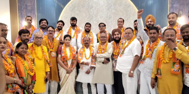 वरिष्ठ भाजपा नेता व्यापार मंडल के जिला अध्यक्ष ने किया नगर के नवनियुक्त भाजपा मंडल टीम का किया सम्मान