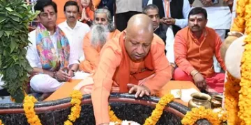 महादेव झारखंडी और मुक्तेश्वरनाथ मंदिर में CM योगी ने की पूजा-अर्चना