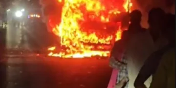 सलोन से आ रही बस में लगी भीषण आग