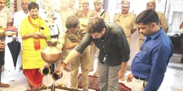 श्रावण मास के तृतीय सोमवार एवं कांवड़ यात्रा के दृष्टिगत जिलाधिकारी एवं पुलिस अधीक्षक ने बाबा मंशानाथ मन्दिर बिलग्राम का किया निरीक्षण.