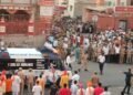 एम्बुलेंस देखकर CM योगी ने रुकवाया अपना काफिला